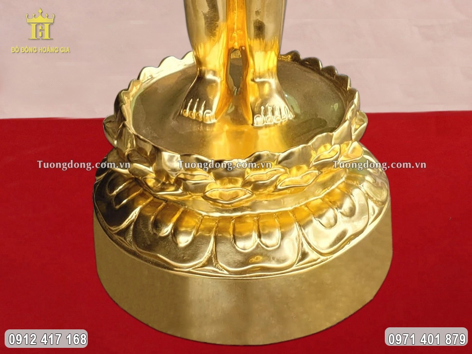 Phần đế hoa sen được đúc chắc chắn, vững chãi